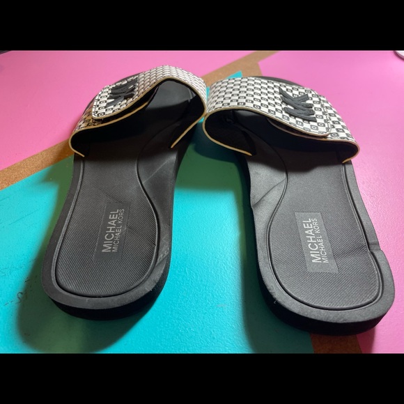 MK Slides - Picture 4 of 5